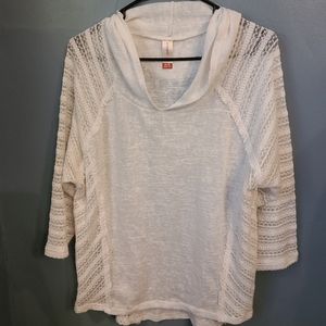 Hooded off white 3/4 sleeve shirt XL